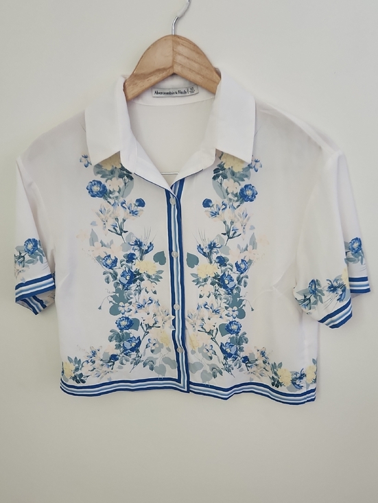 Abercrombie & Fitch Tops - Abercrombie & Fitch Floral Print Striped Cropped Blouse XS